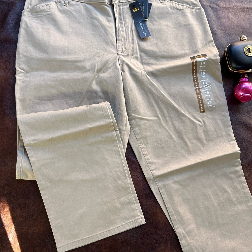 Lee Men's Straight Fit Chino Pants in Khaki